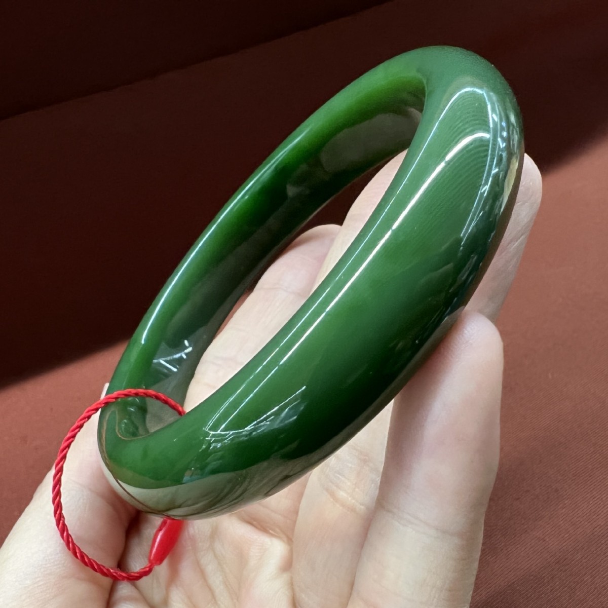 和田玉碧玉手镯超大圈口64色泽浓郁镯行饱满圆润菠菜绿 收藏级别