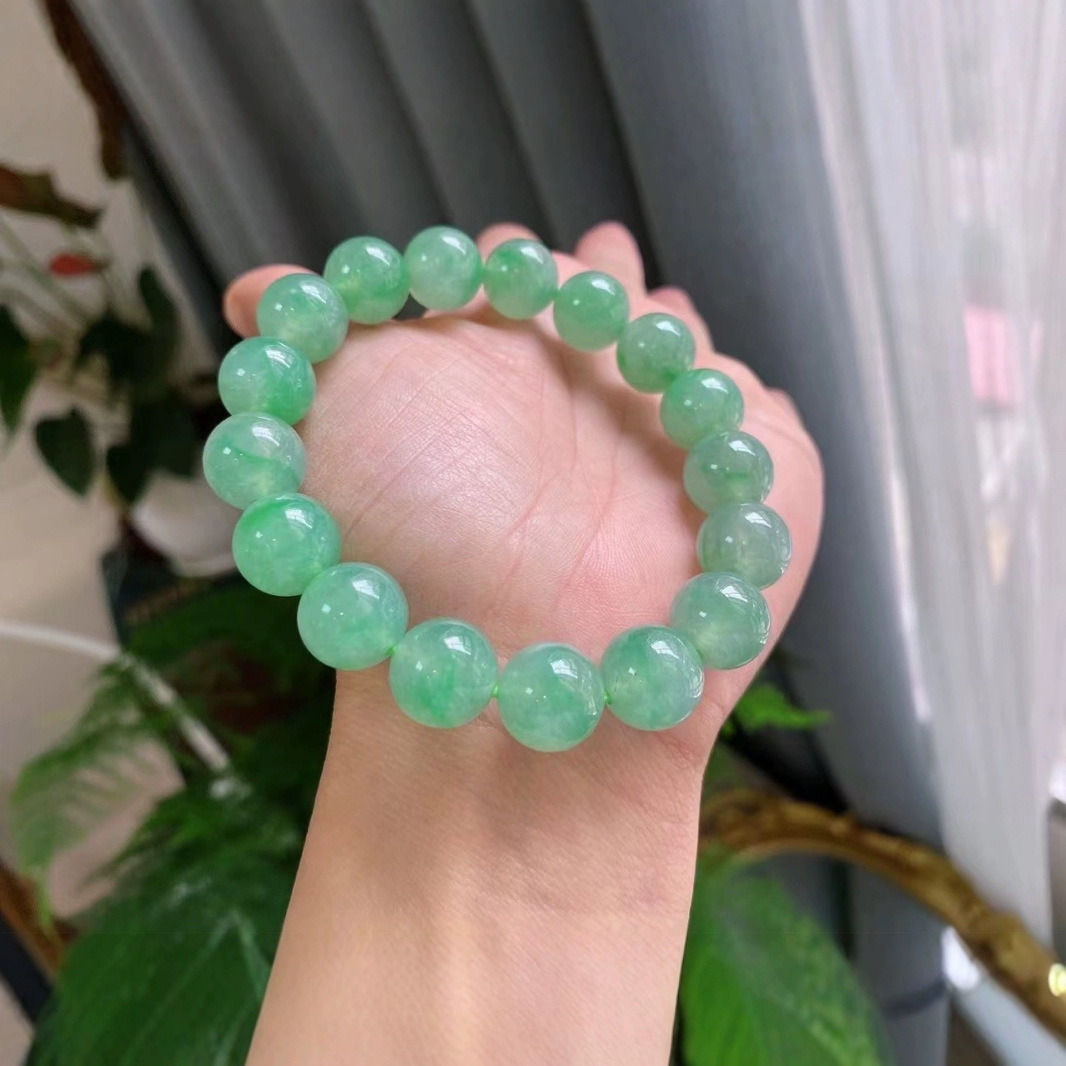 天然A货翡翠冰果阳绿手链，卡12，颗颗完美无纹裂！有种有色！