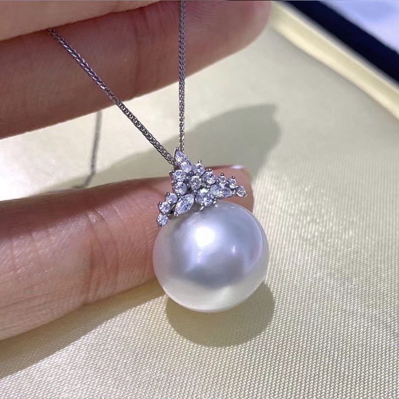 天然澳白冰雪皇后款吊坠3-14MM18k白金包括18k白金肖邦链配证书